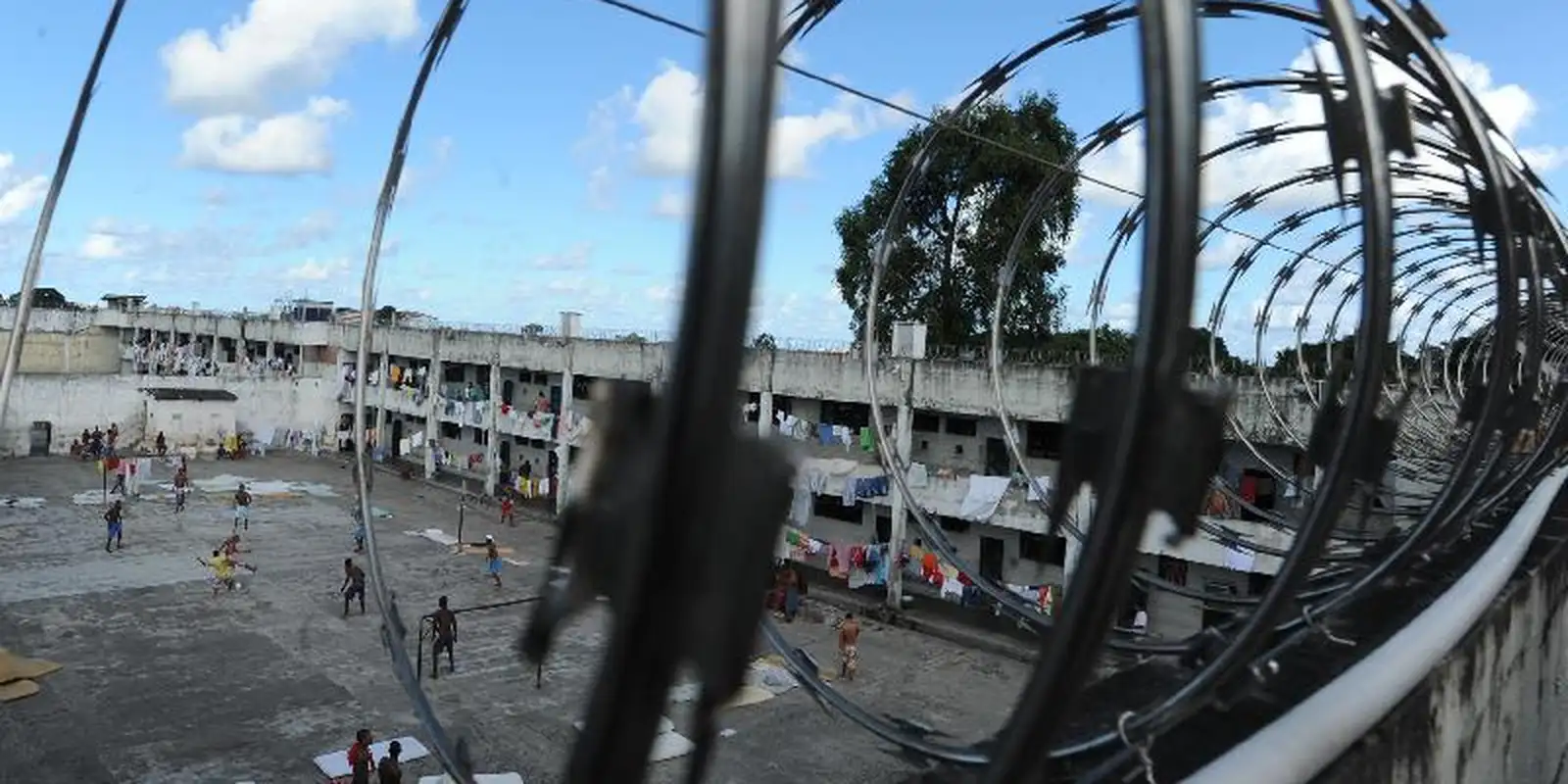 Presídios combatem entrada de itens proibidos para facções criminosas