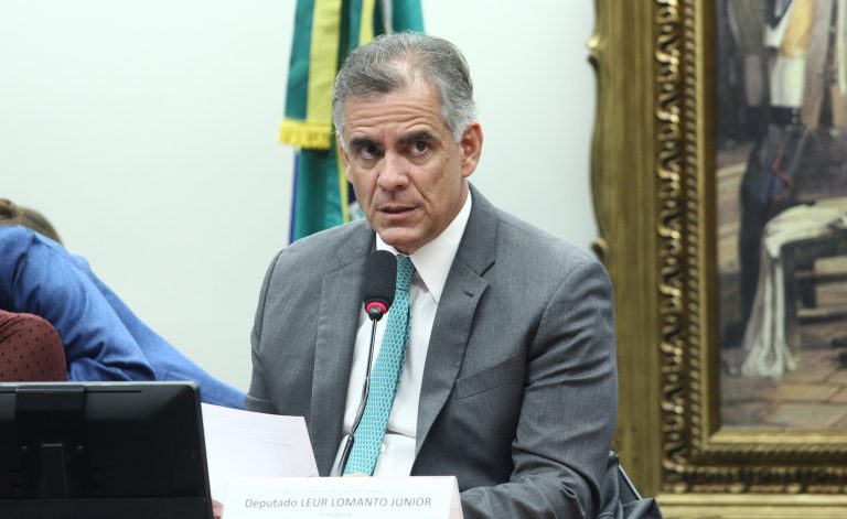Projeto regulamenta registro digital de direitos sobre imóveis