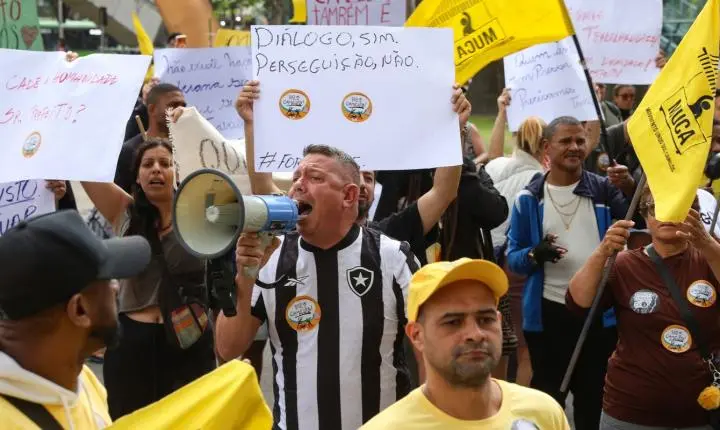 Camêlos protestam contra programa da prefeitura no Rio 