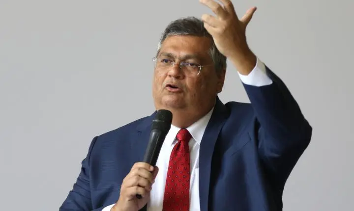 Dino bloqueia R$ 119 milhões de Valdemar por suspeitas em emendas